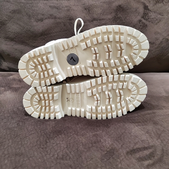 Guess Ivory Combat Boots - Picture 3 of 10